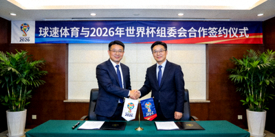 球速体育与2026年世界杯组委会签署合作协议的新闻图片 - 双方代表握手